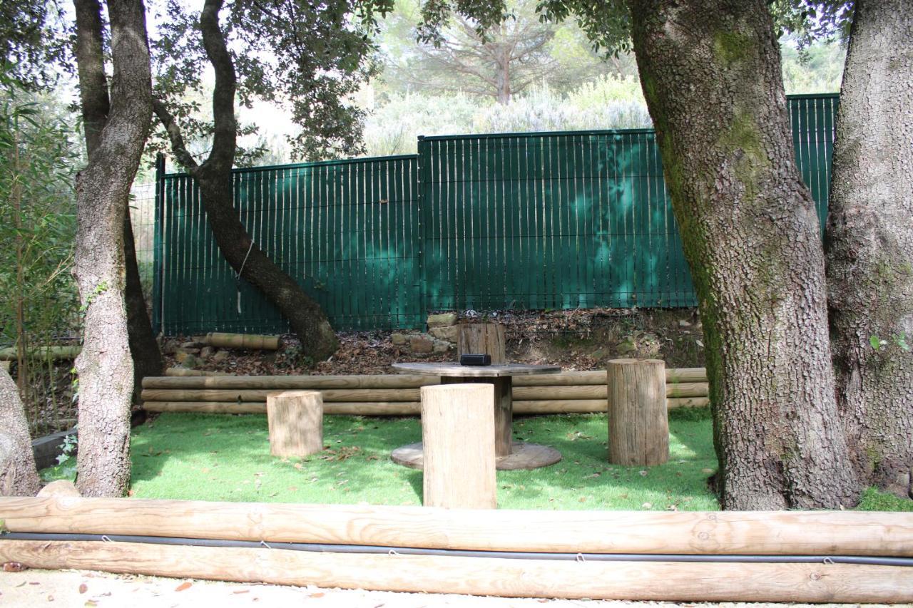 הוילה La Barriére Le Domaine Du Naizadou Chalet Lou Grilh מראה חיצוני תמונה